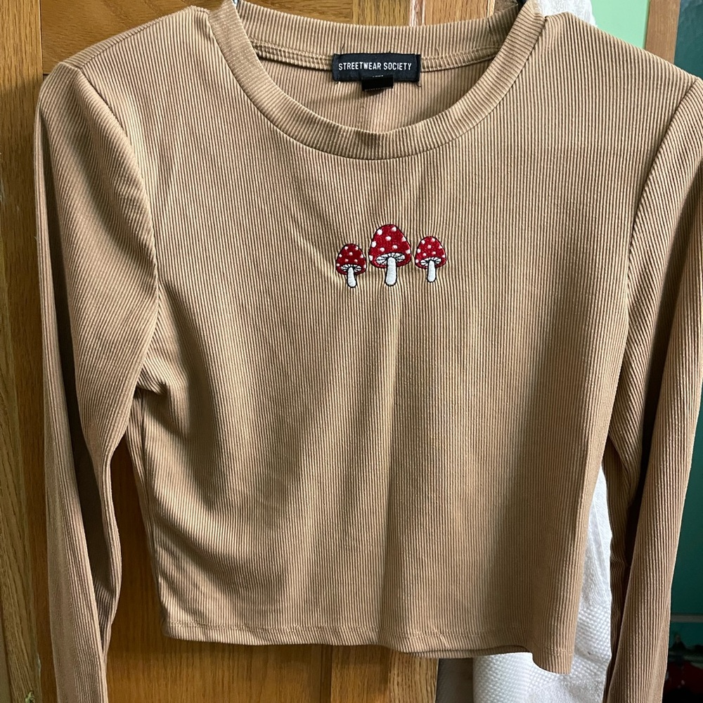 Large Tan Longsleeve - Streetwear